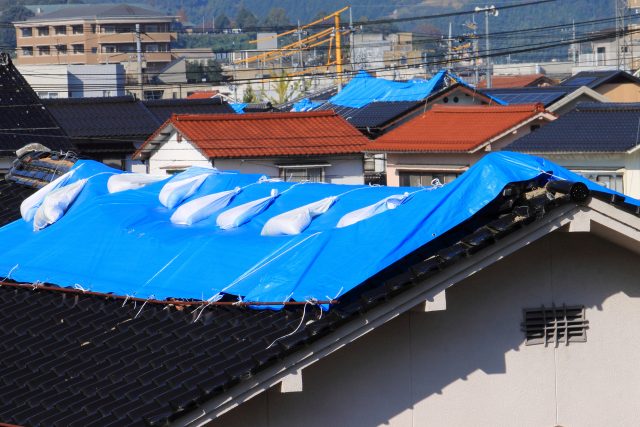 台風シーズンの前後にやっておきたい屋根と外壁塗装の点検
